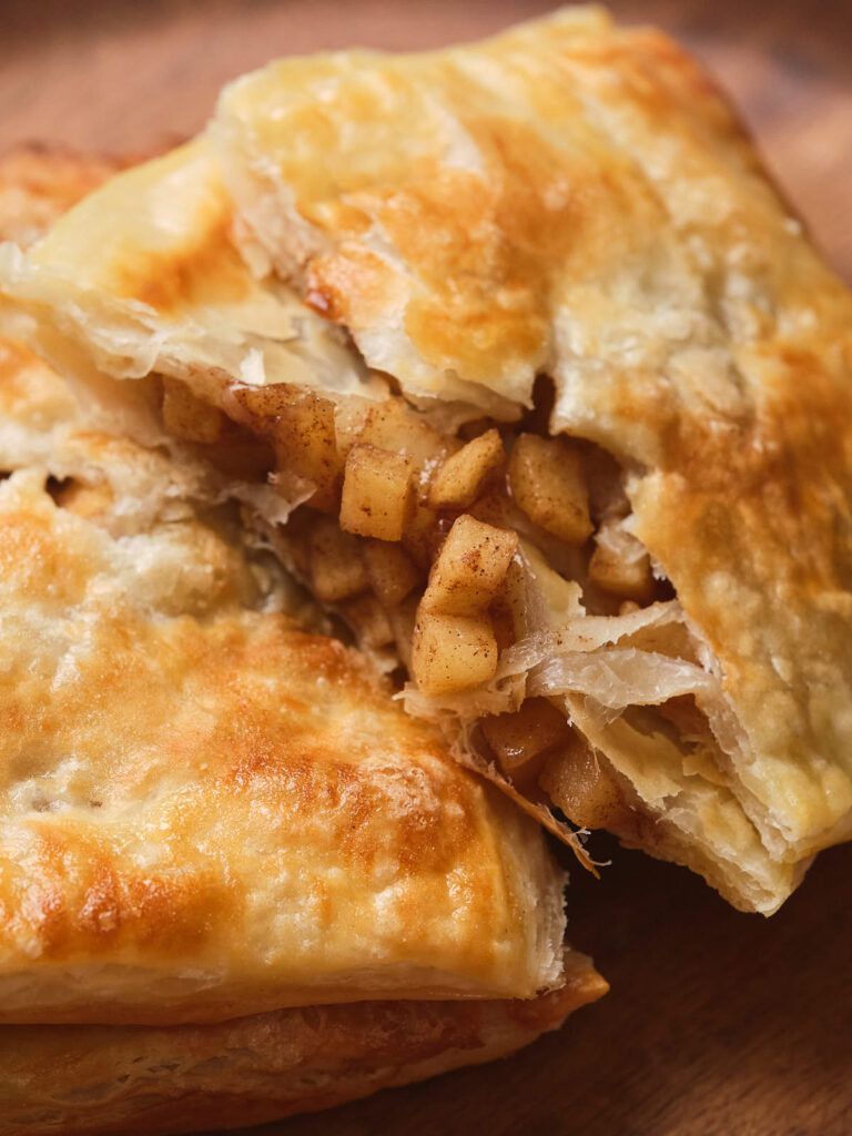 Apple pie cut in half, showing apple filling.